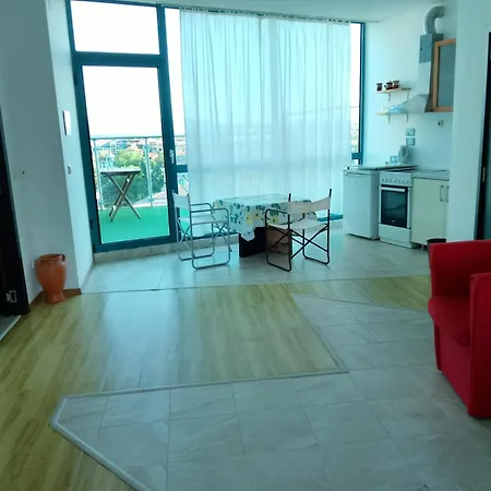 802, Spacy Apm With Sea View. Appartement *